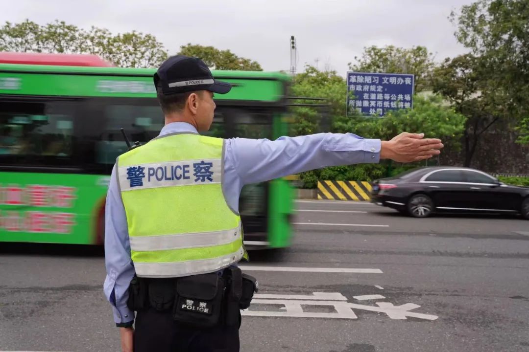 广州警方全力守护清明假期 全市各祭扫场所平安有序
