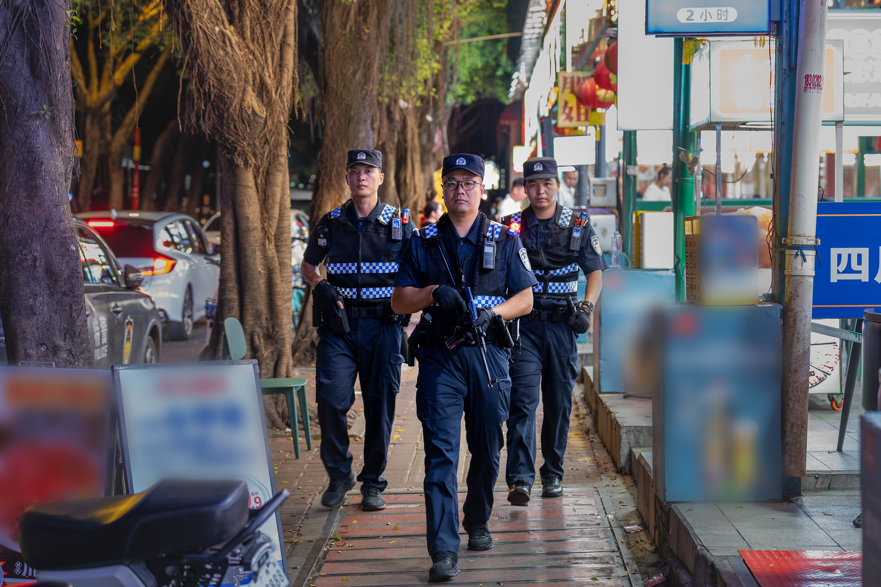 广州警方开展夏夜治安巡查宣防第一次集中统一行动