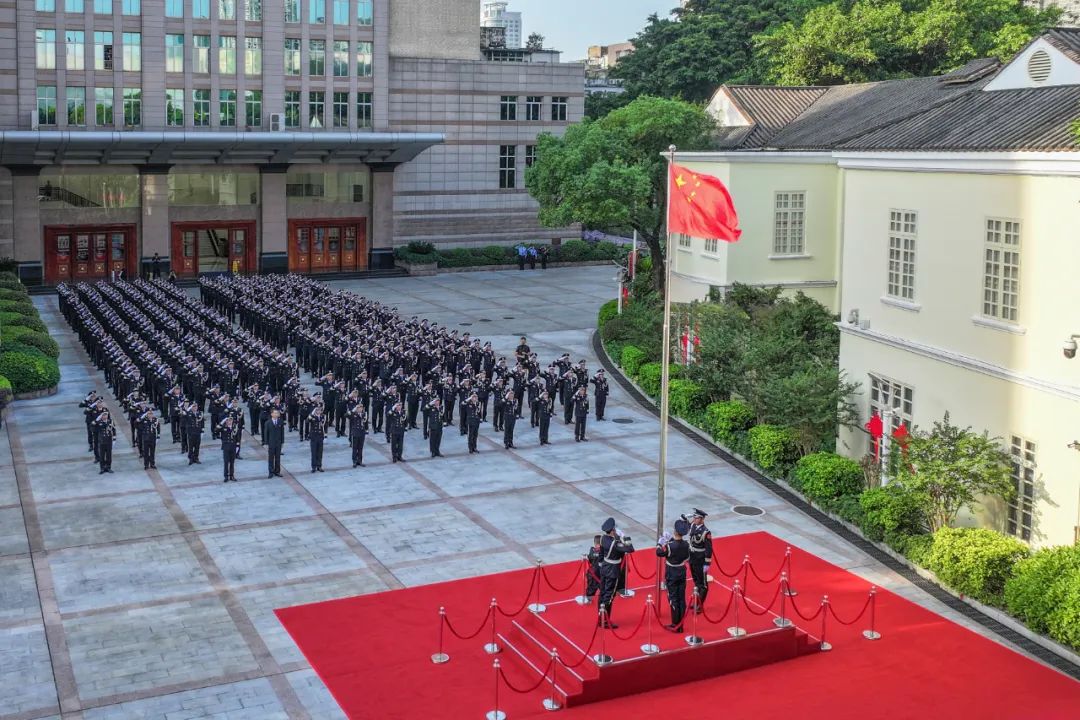 广州市公安局隆重举行庆祝新中国成立75周年升国旗仪式